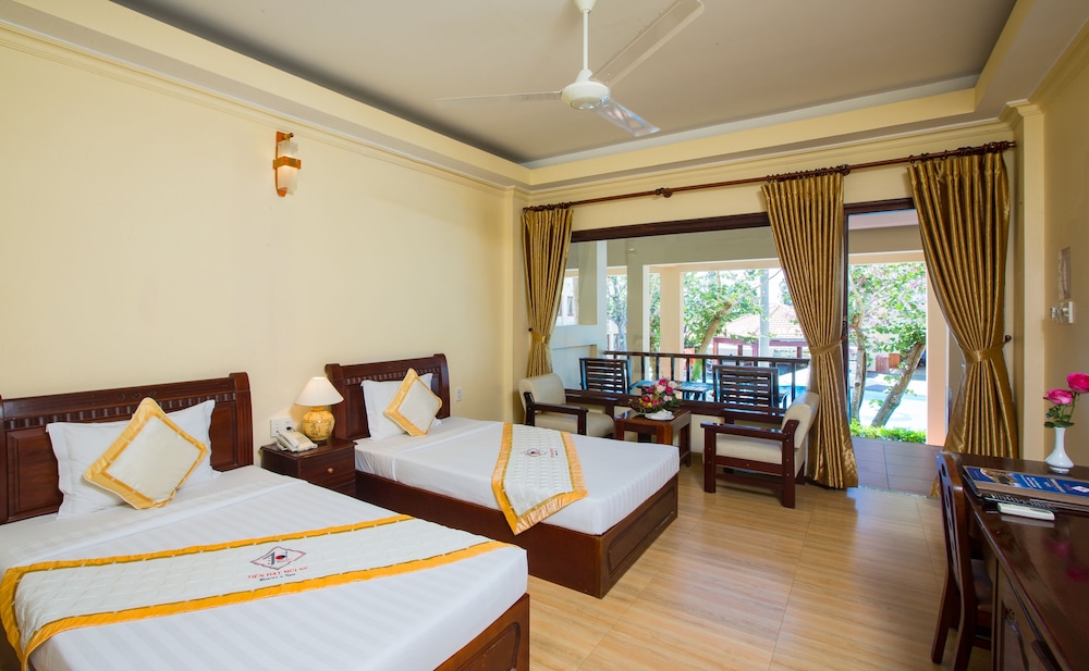 Deluxe, Double Bed, Pool View, Hill Side