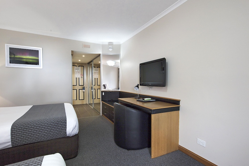 Commodore Regent Hotel 46/63