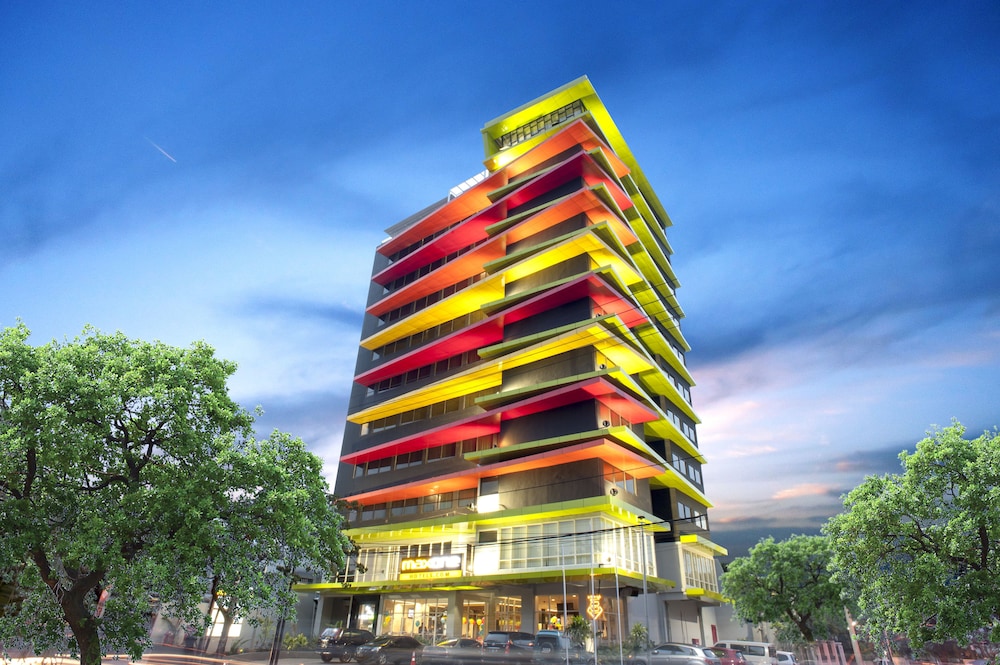 Maxonehotels At Dharmahusada Surabaya 3/32