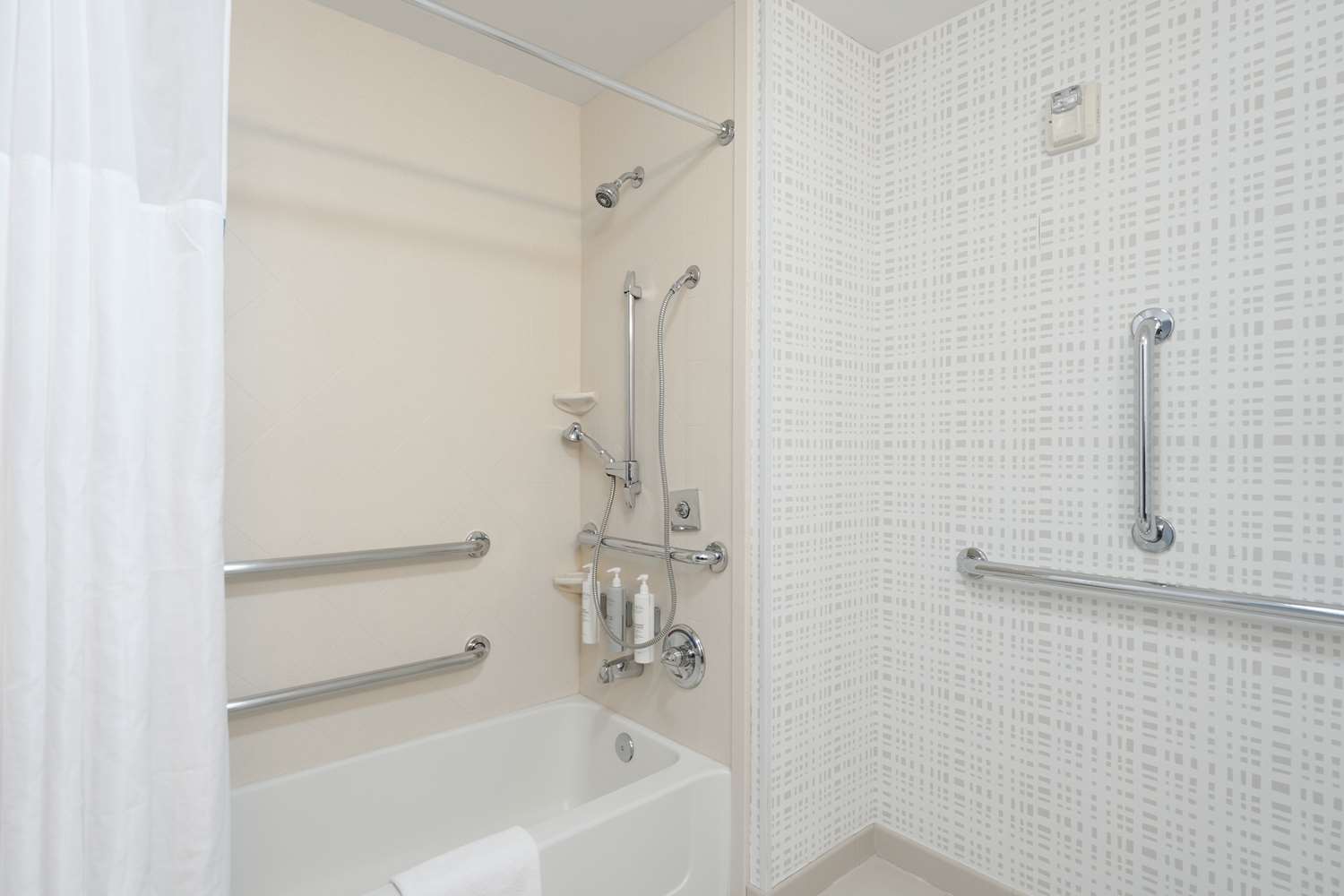 Hampton Inn and Suites Tulsa Central 17/19
