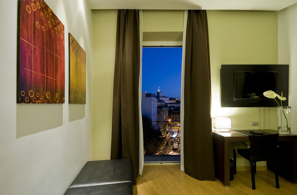Hotel Trevi Collection 100/109