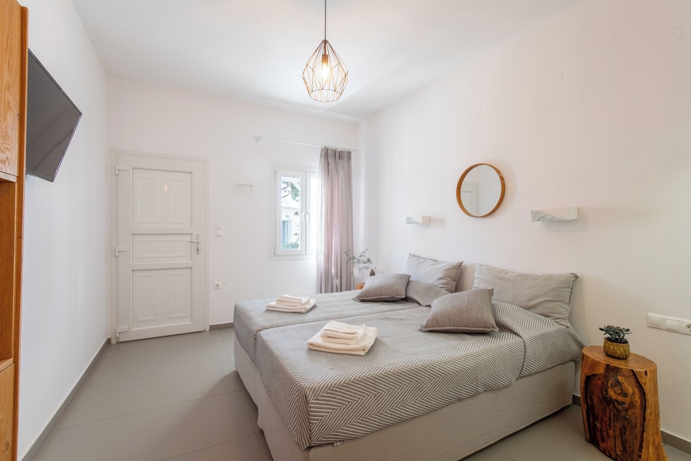 Agia Anna Studios 11/50