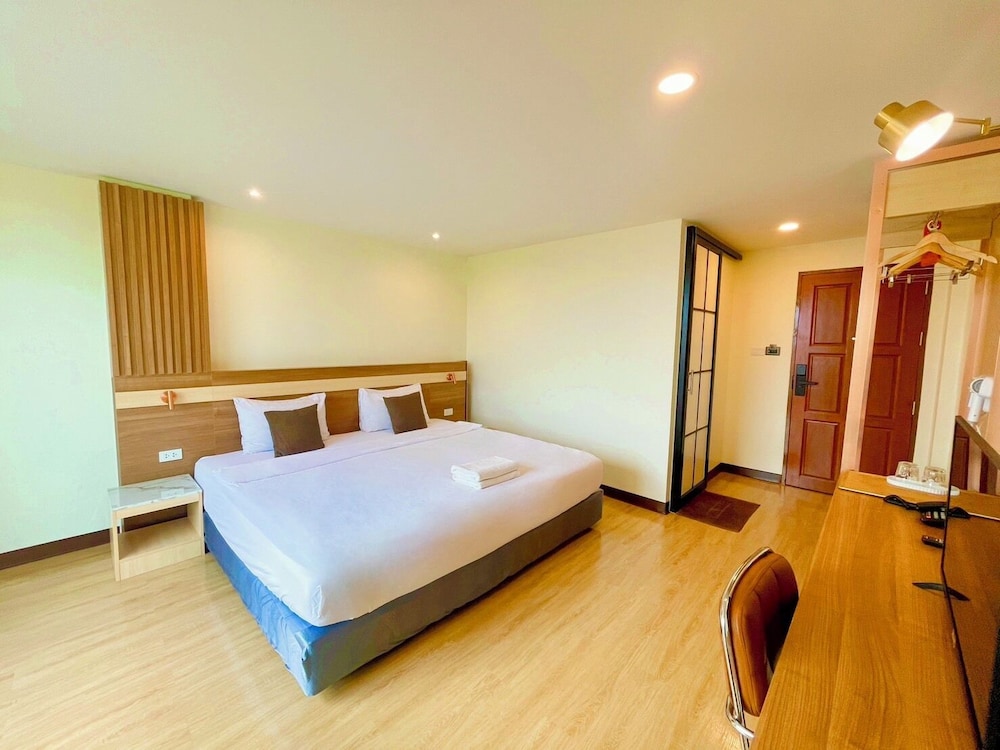 Ton Thong Resort Hotel 11/40