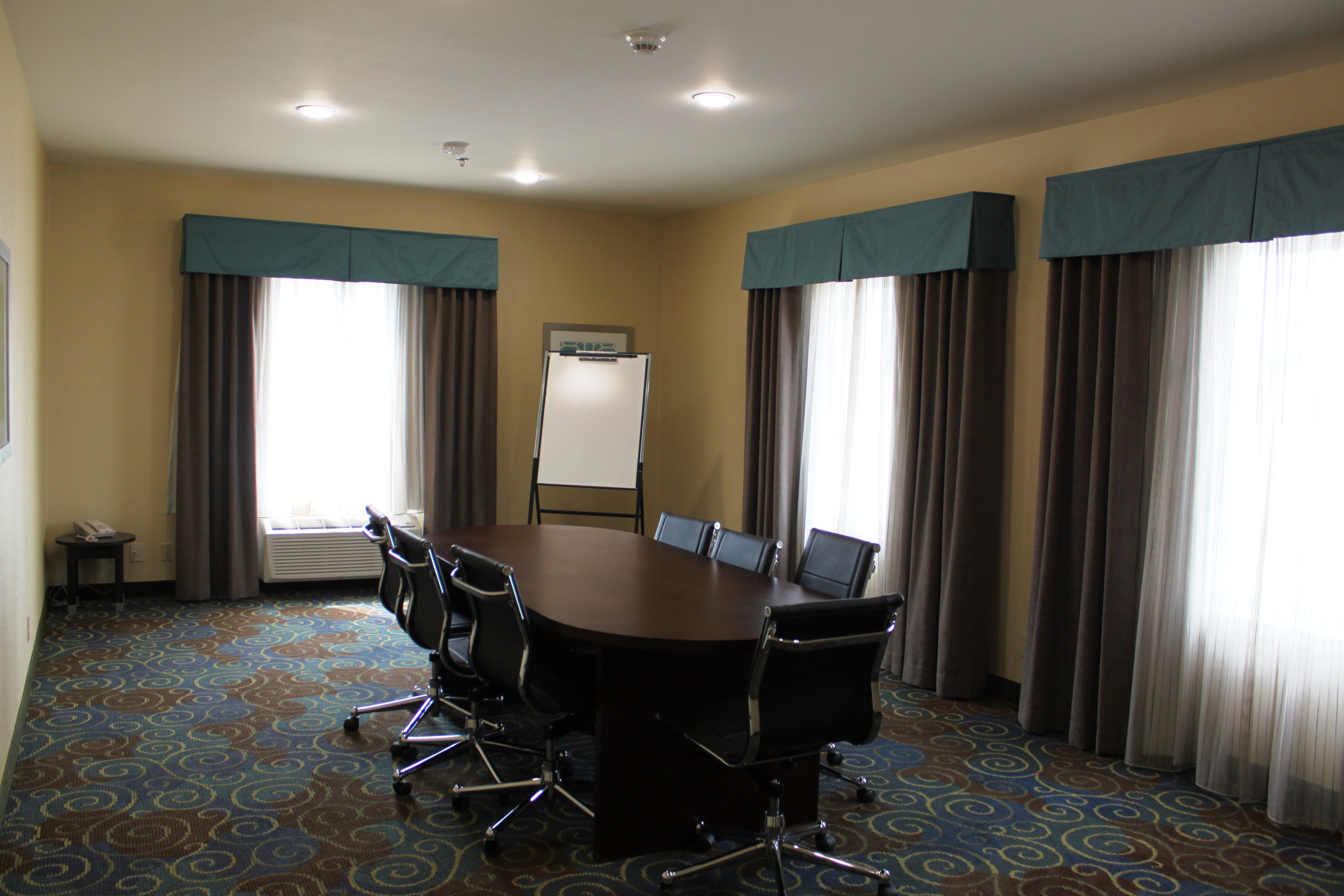 HOLIDAY INN EXPRESS YORKTON EAST 34/39
