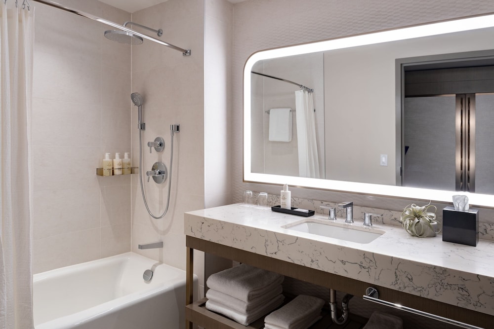 Room, King Bed, Intracoastal View, Balcony، JW Marriott Clearwater Beach Resort & Spa 2/5