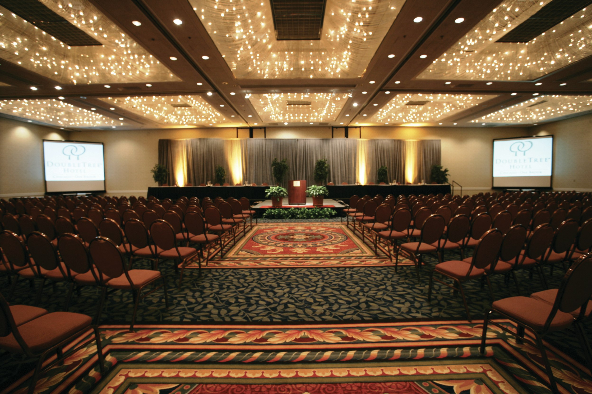 Doubletree By Hilton Chicago Oak Brook 28/32