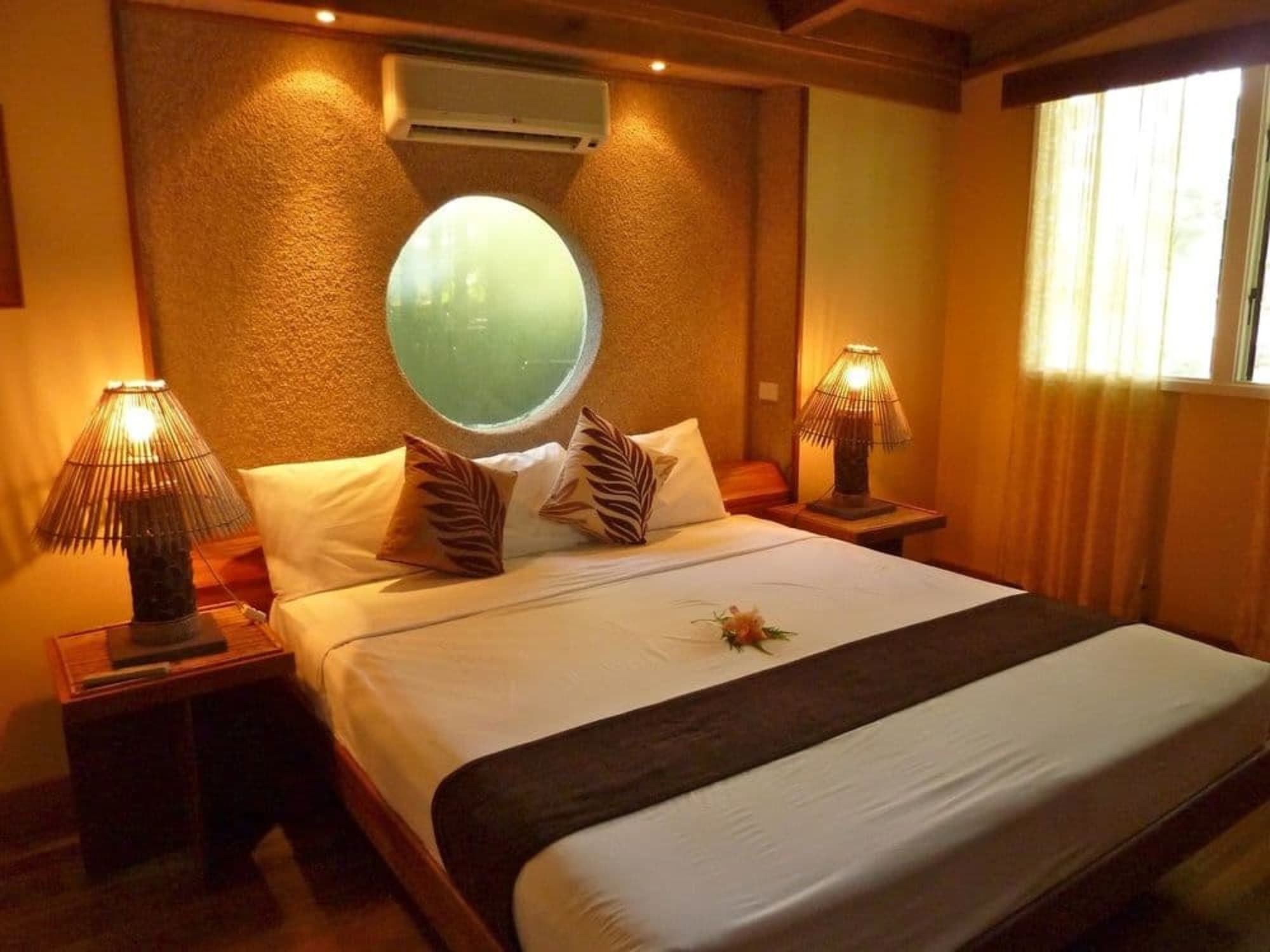 2 Bedrooms, Bure, 2 King Beds