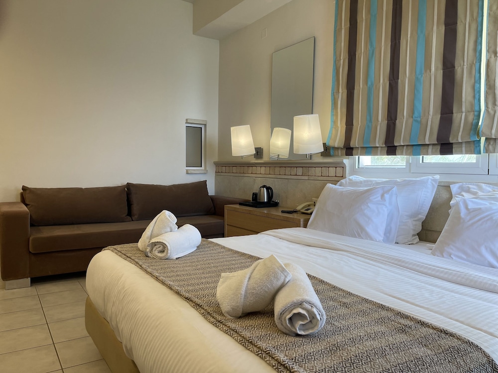Glaros Beach Hotel 13/50