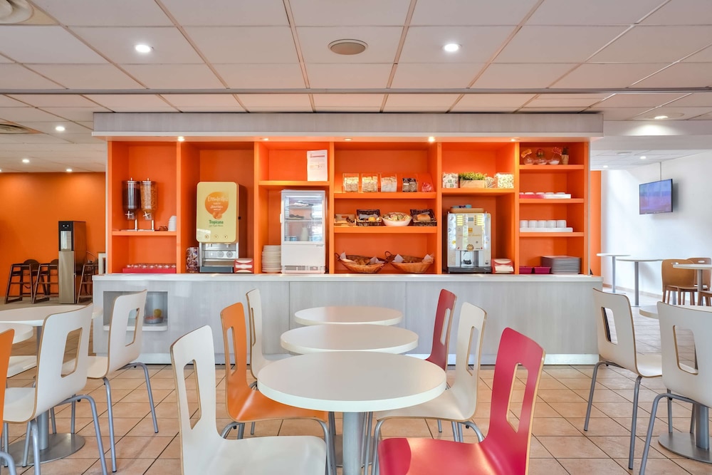 PREMIERE CLASSE PARIS OUEST PONT DE SURESNES 42/55