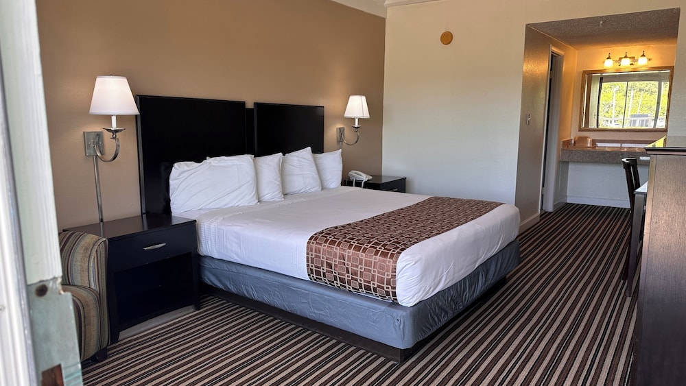 Room at Ambassadors Inn & Suites, VIRGINIA BEACH - VA