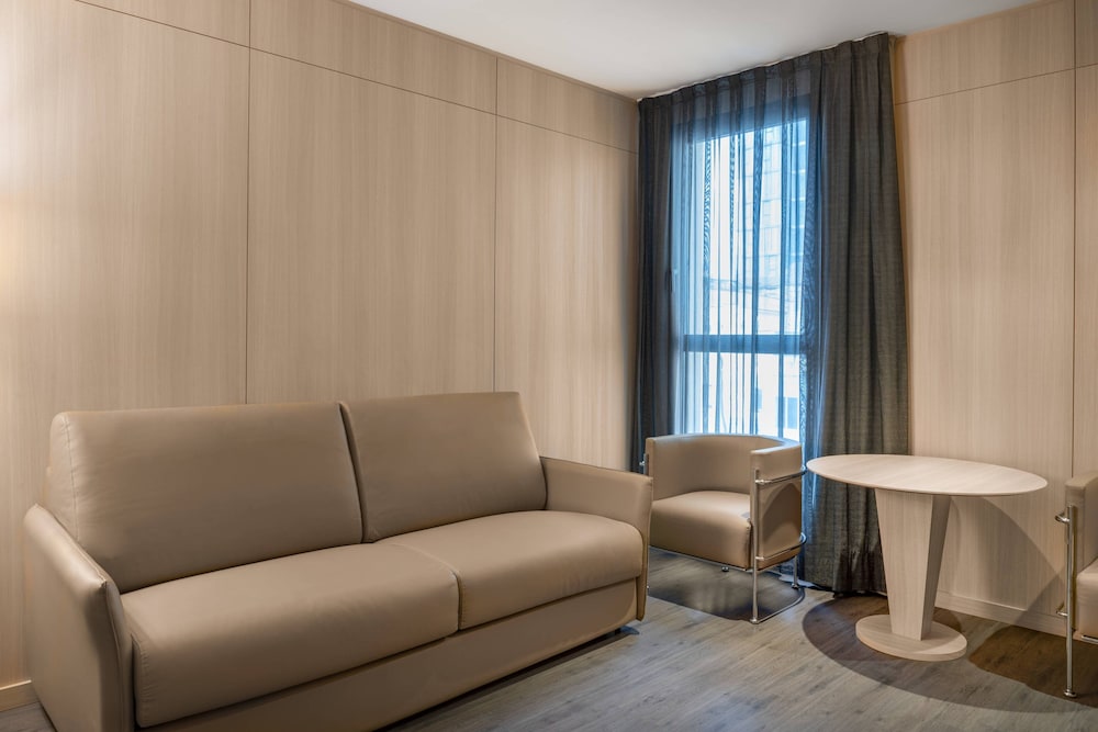 Ac Hotel Sants 34/47
