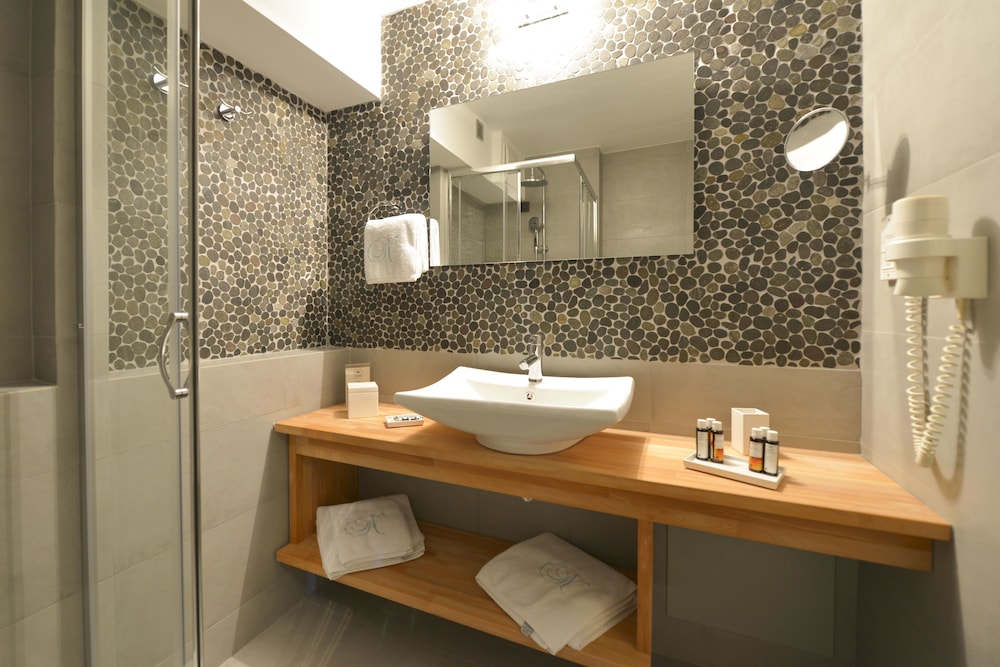 Niriedes Hotel 9/72