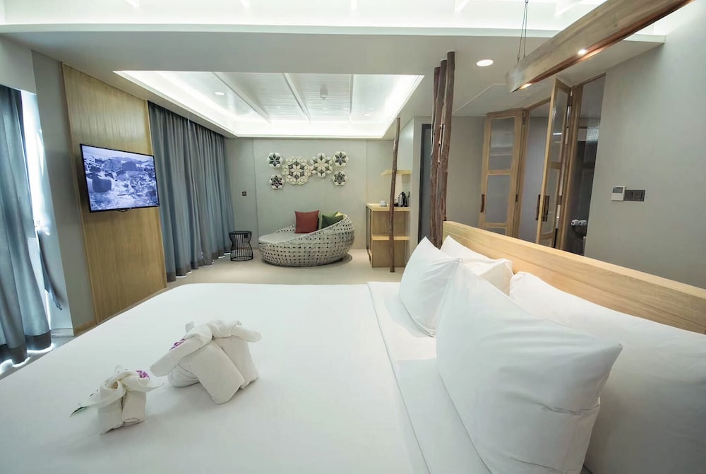 HONEYMOON, SUITE