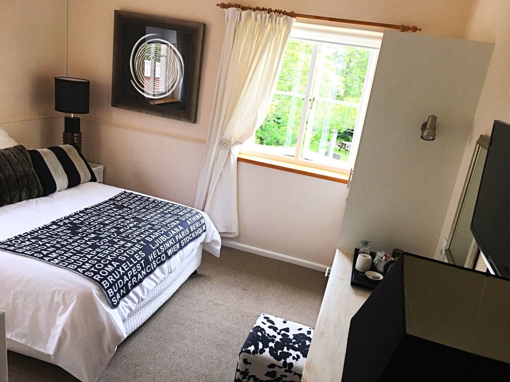 No. 10 Caledon Street Guest House 26/76