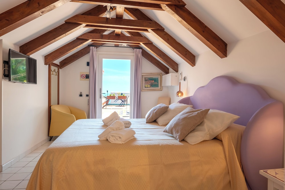 JUNIOR SUITE, SEA VIEW