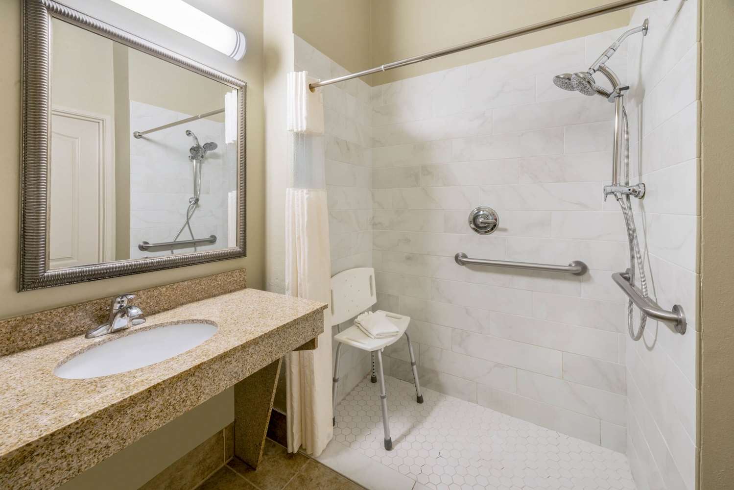 La Quinta Inn and Suites by Wyndham Broussard - Lafayette Area 25/28