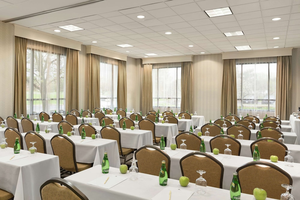 Doubletree By Hilton Detroit Novi 57/74