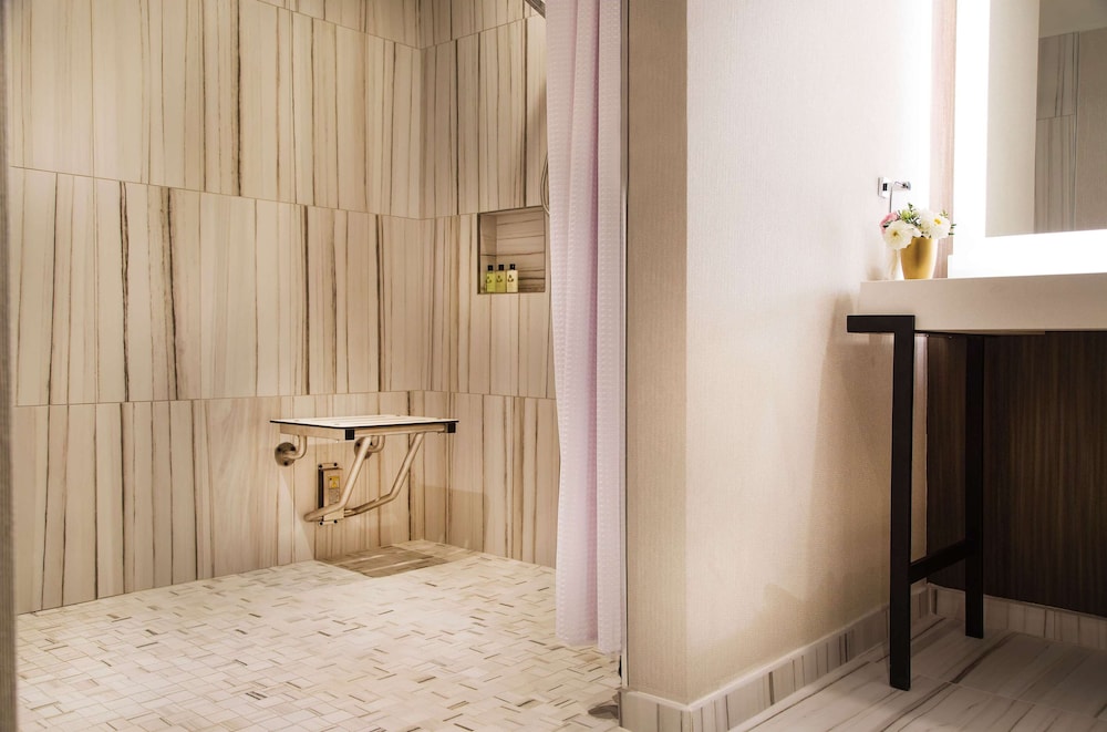 The Yorkville Royal Sonesta Hotel Toronto 16/55