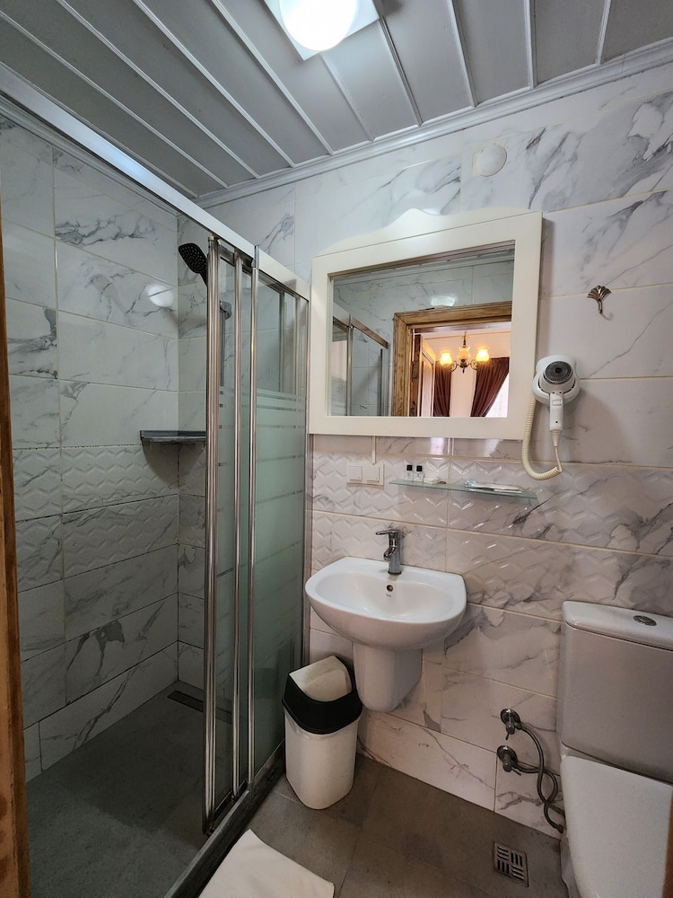 W. House Kadikoy 57/60
