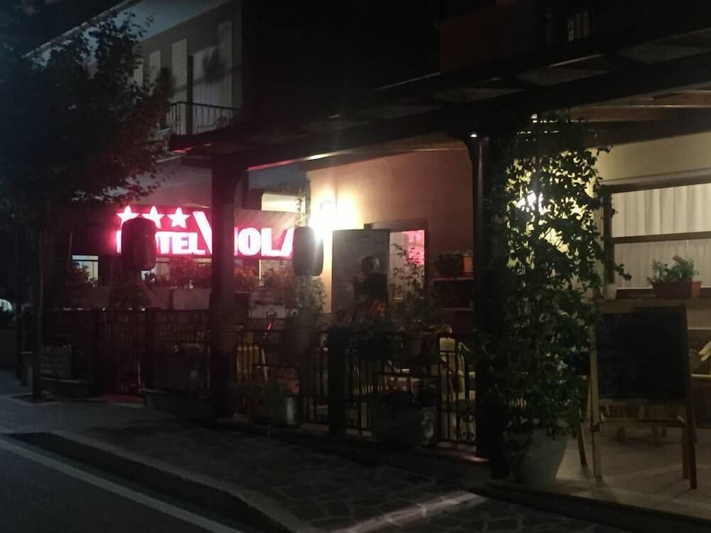 Hotel Viola 3/23