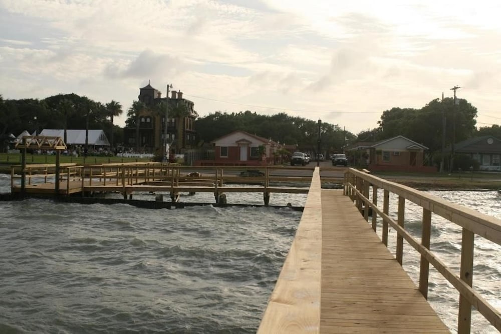 Bayfront Cottages 22/28