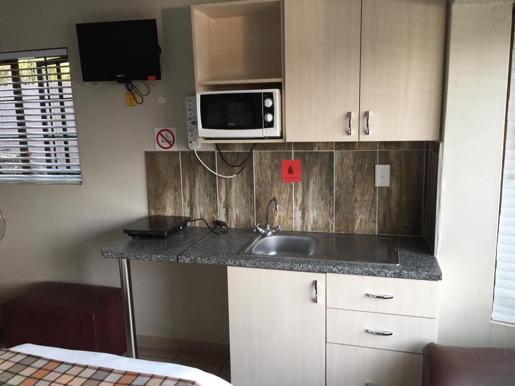 Travellers Nest Guesthouse 79/93