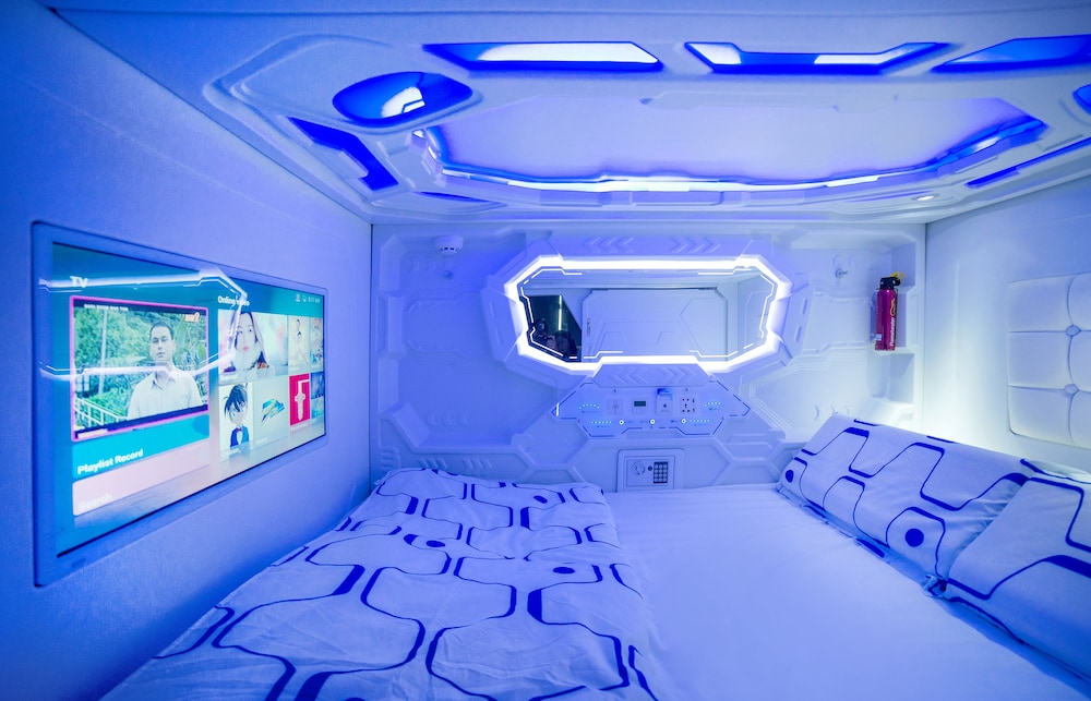 Riccarton Capsule Hotel 11/26