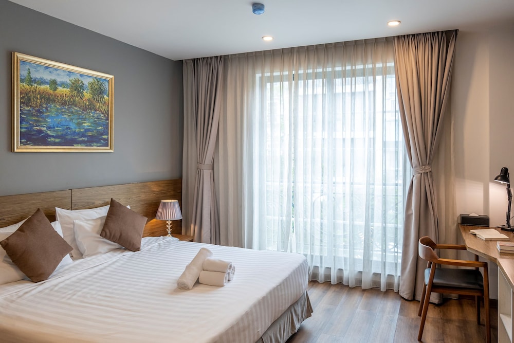 DELUXE, DOUBLE BED