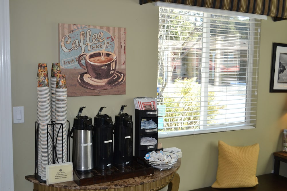 Monterey Peninsula Inn 44/63