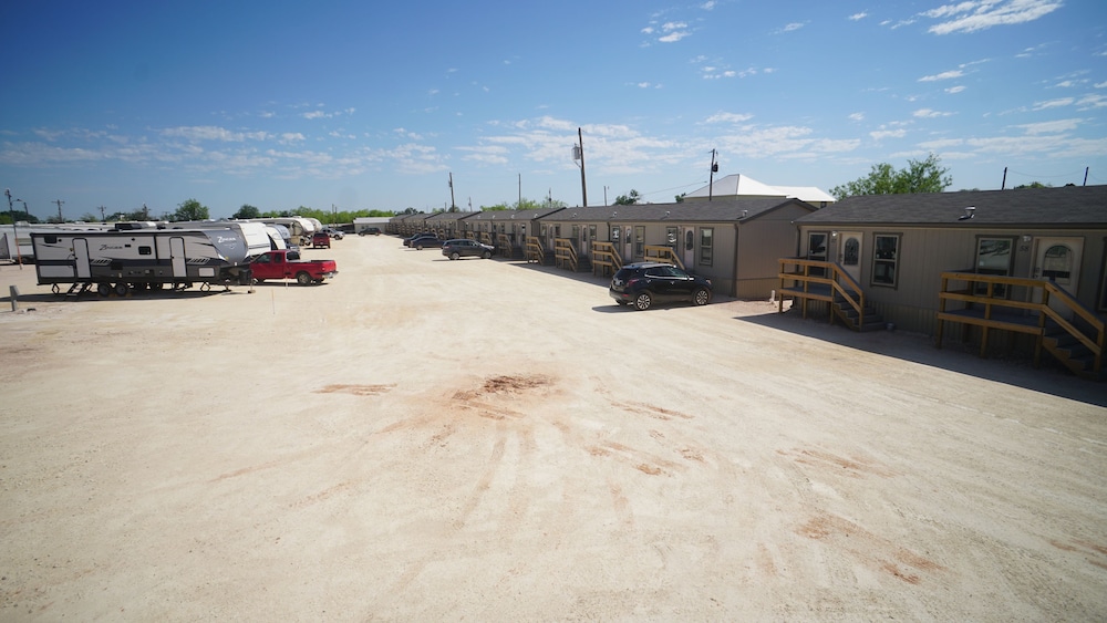 Elite Cabins and RV Park 46/51