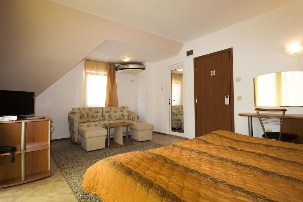 FAMILY HOTEL VENERA 26/48