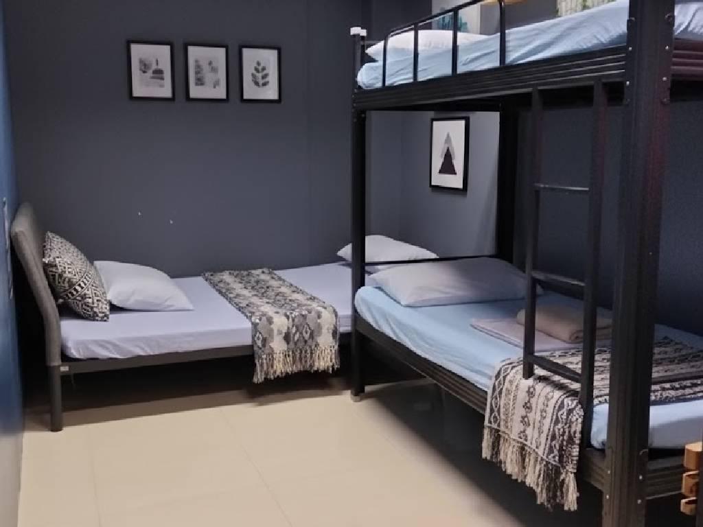 Room, Quadruple