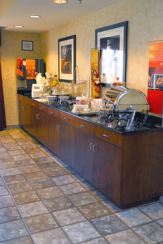 Hampton Inn Columbus-Airport 60/74