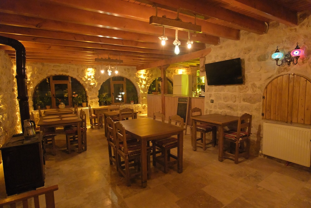 Euphoria Cave House 35/50