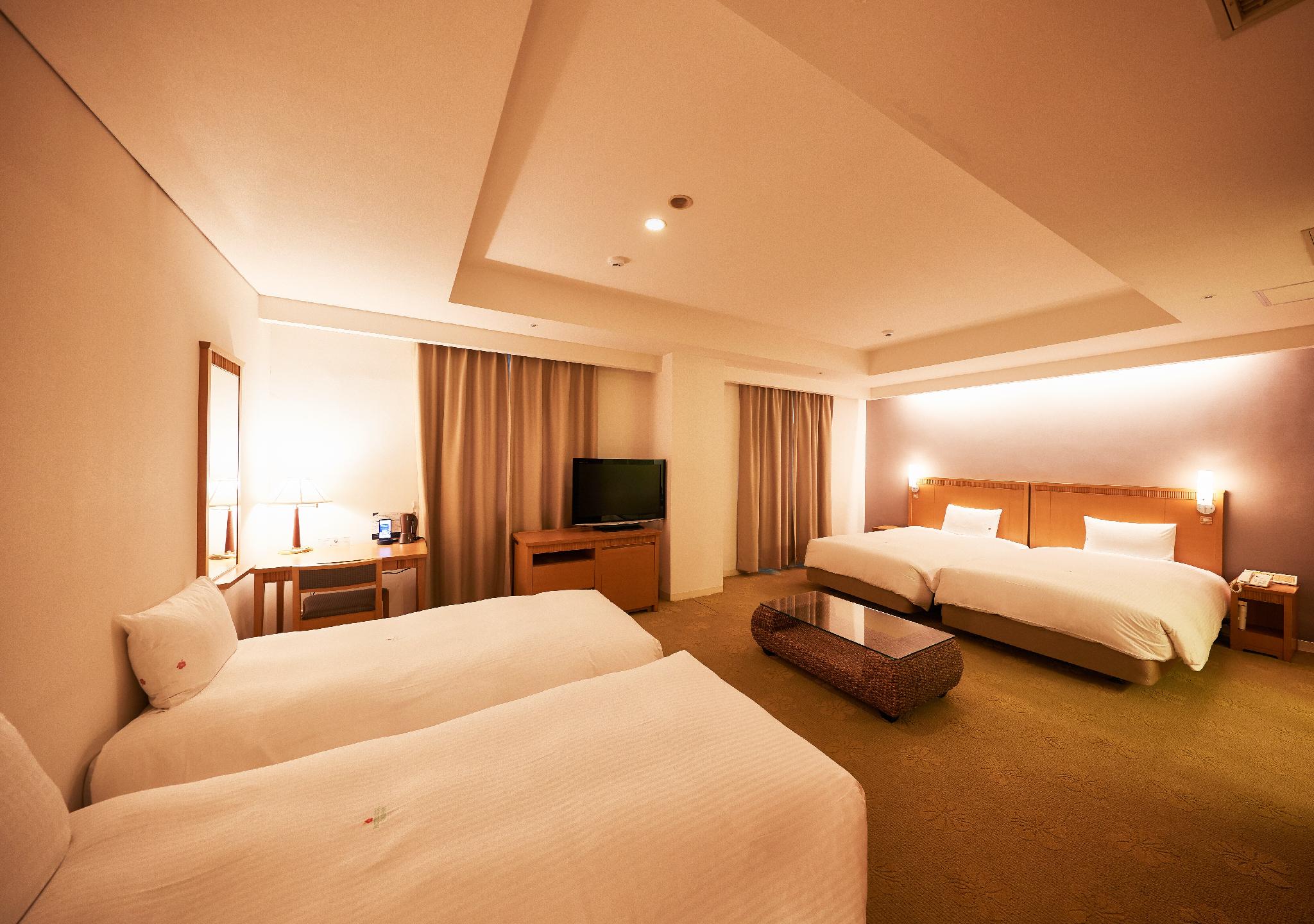 Semi Room, Pacific, Premium, Quadruple, 2 Semi Double Beds