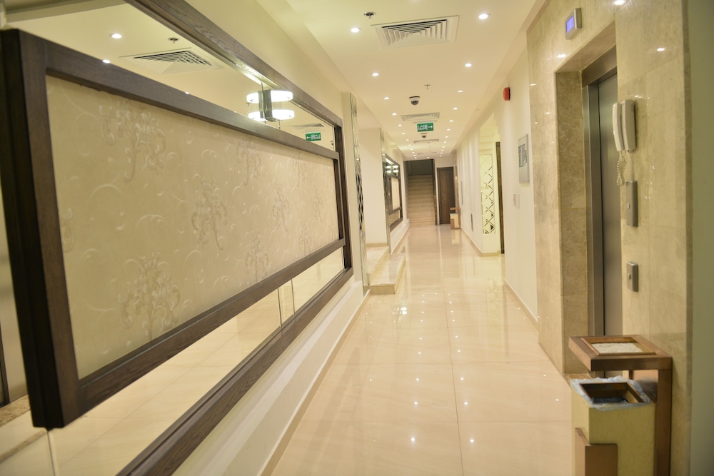 البرج الأول للشقق الفندقية(The First Tower Hotel Apartment) 18/29