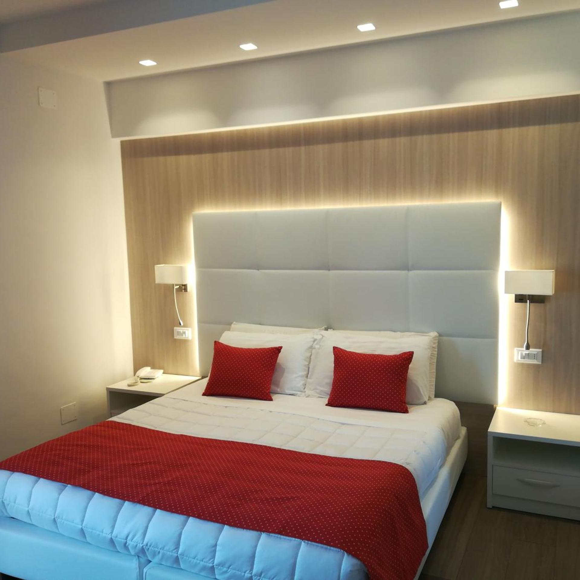 Superior, Double or Twin Bed, Lateral Side Sea View