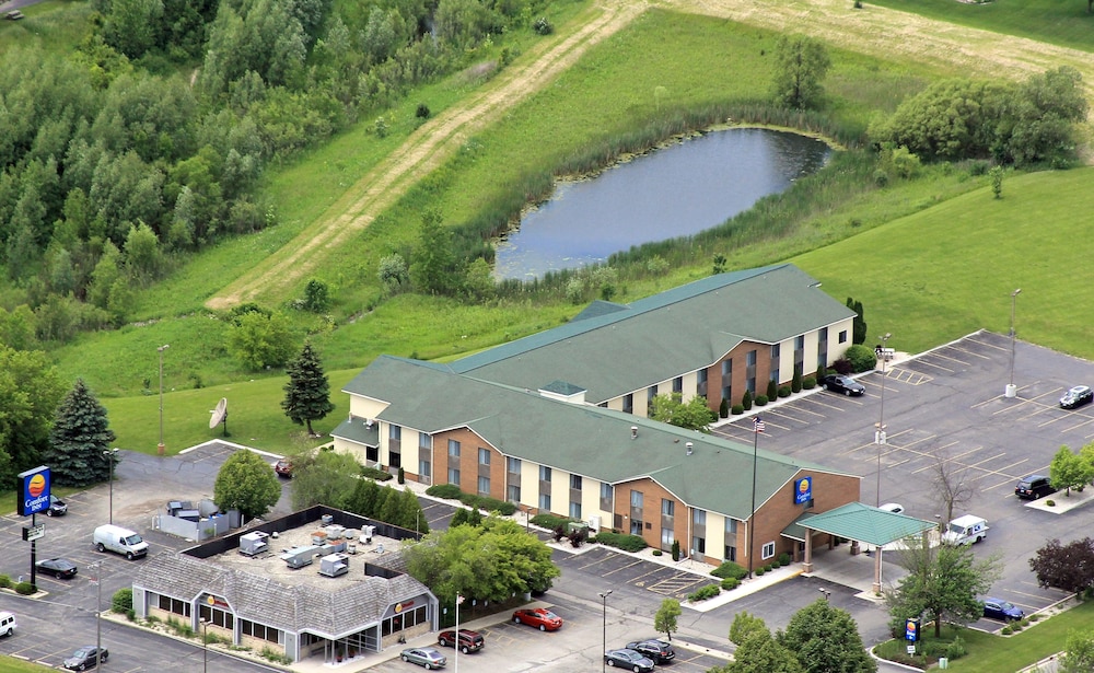 Clarion Pointe Racine - Mount Pleasant 32/36