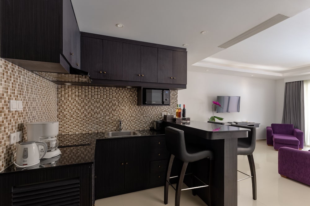 DOWNTOWN VILLAS 30/46