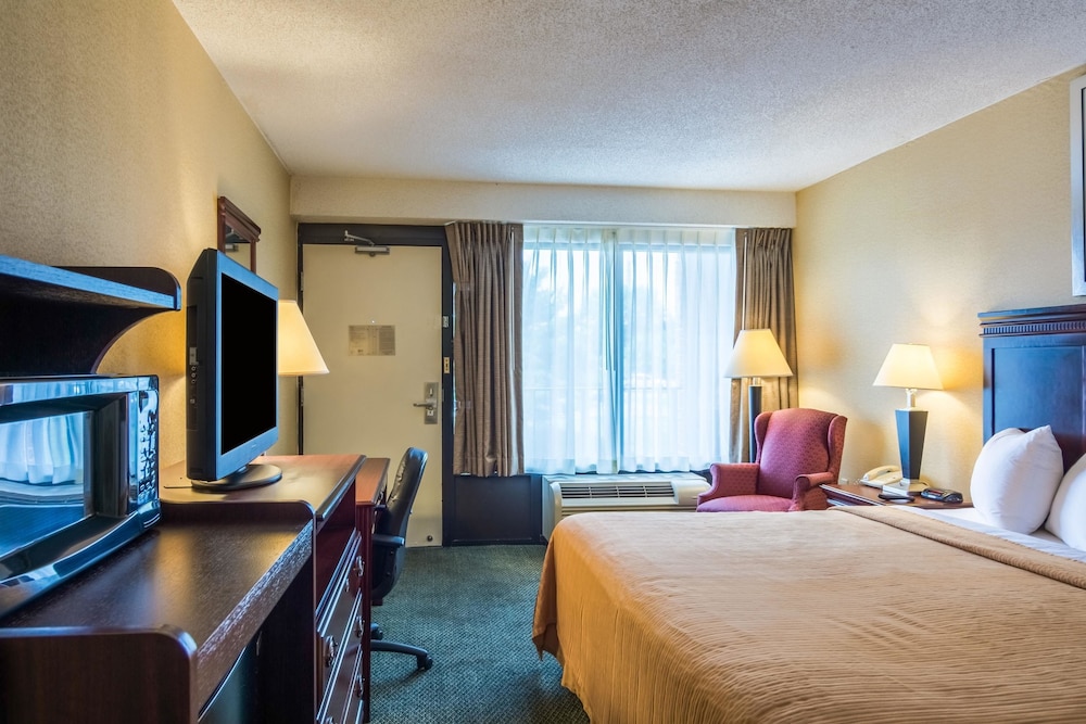Quality Inn Manassas, VA 25/51
