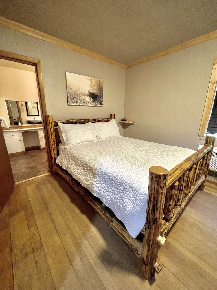 Carriage House Inn 9/36