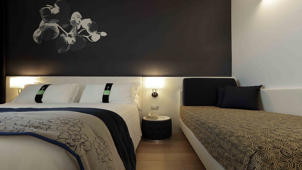 Holiday Inn Milan Nord Zara 26/66