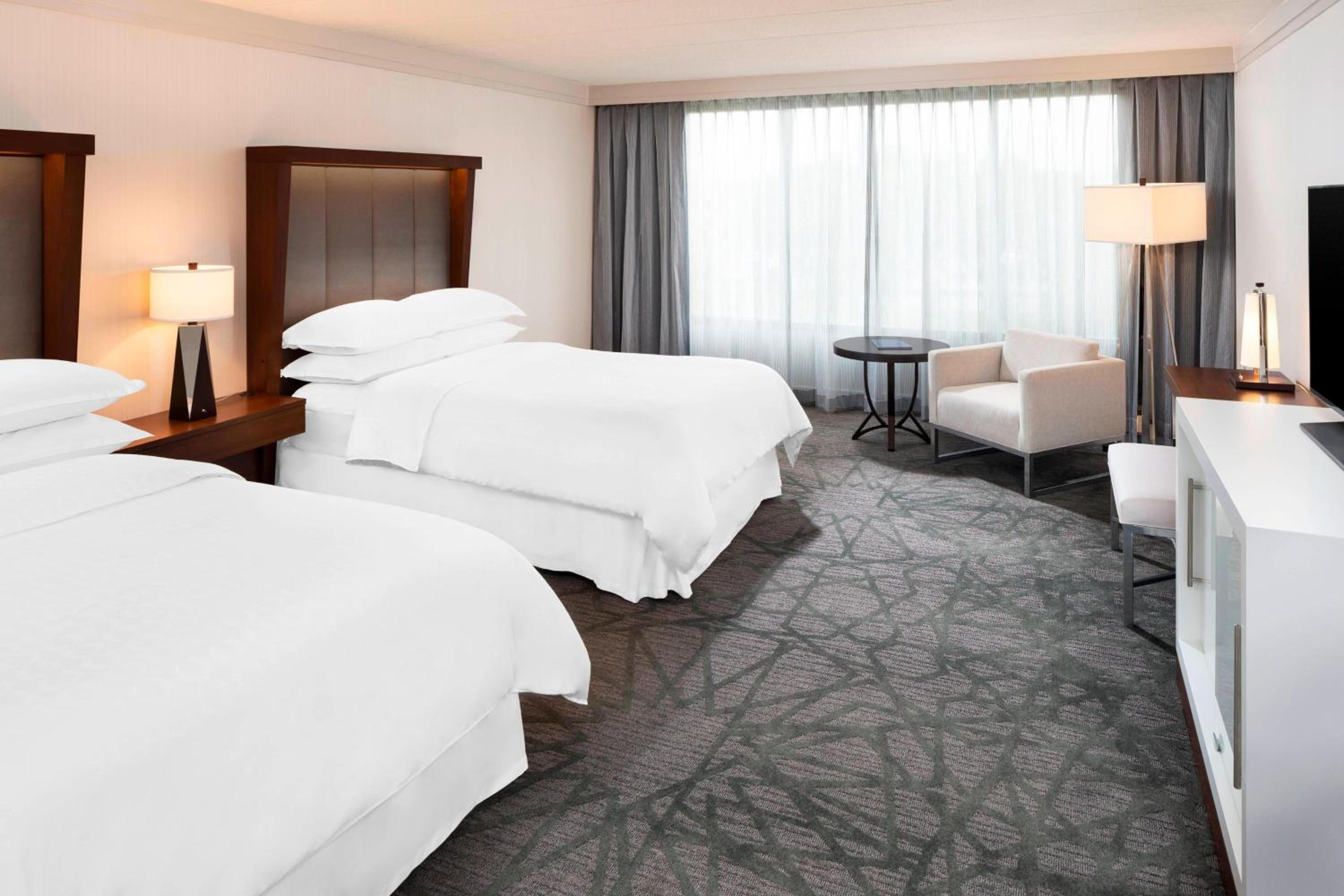 Guest Room, 2 Double Beds, King Bed, Sofa, Concierge Level