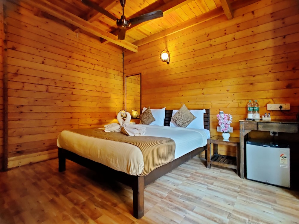 Swiss, Deluxe, Cottage, King Bed، La Vie Woods 4/9