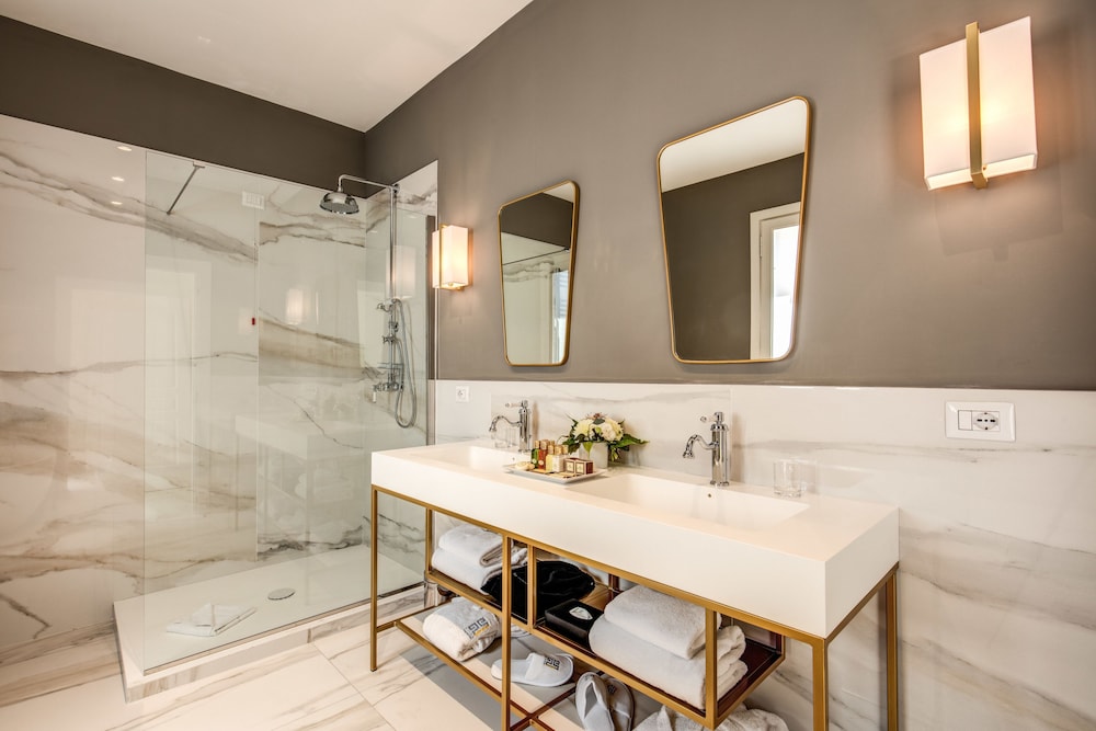 DELUXE, SUITE, QUEEN BED, CITY VIEW