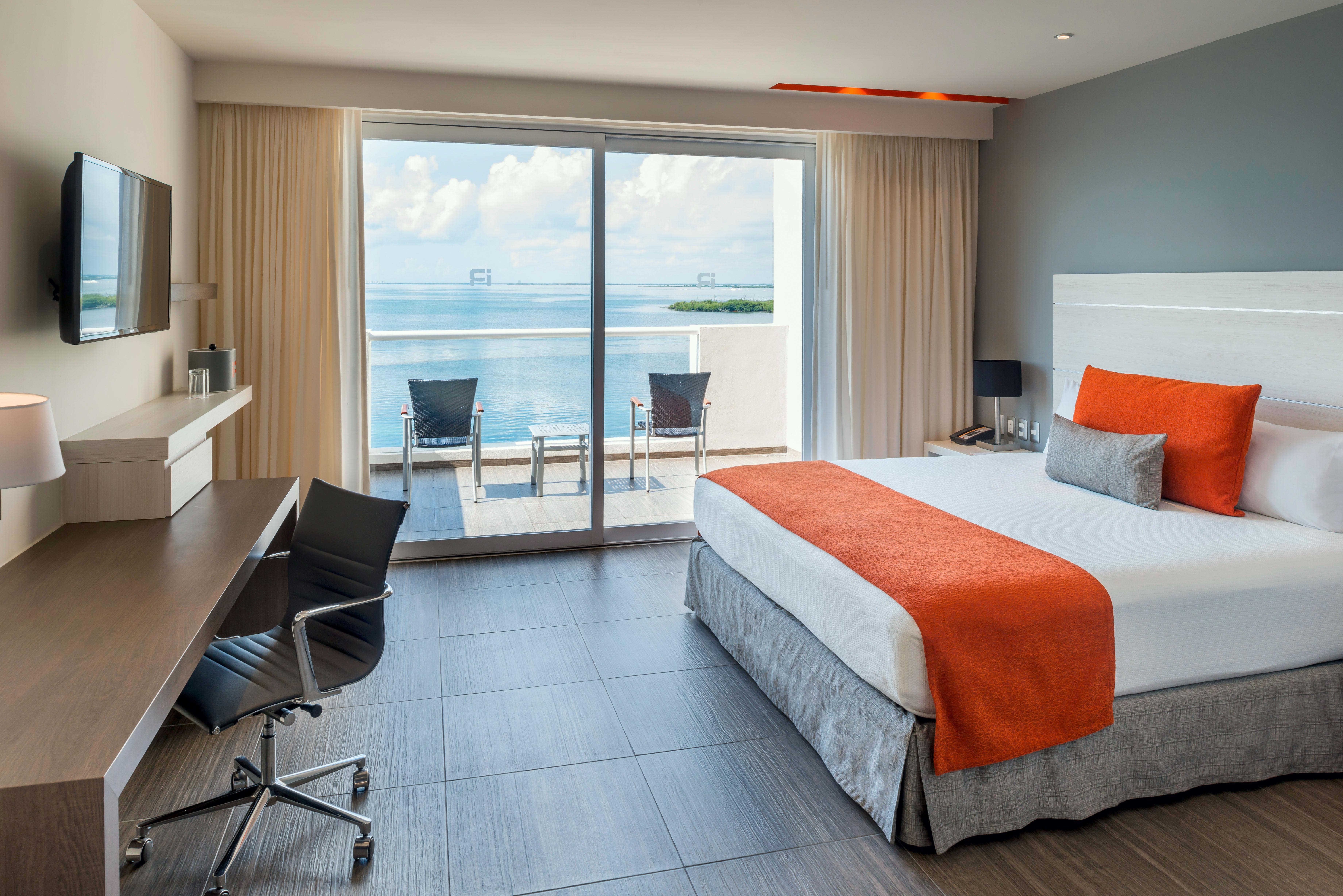 Deluxe, King Bed, Boulevard View
