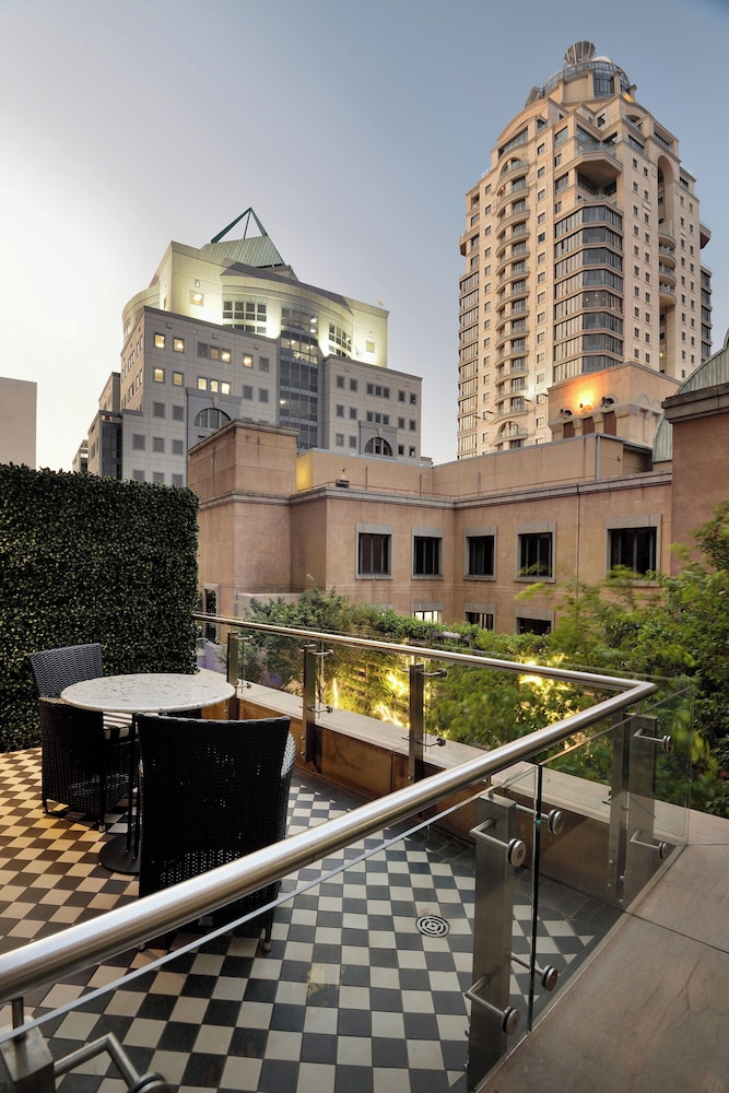 Davinci Hotel And Suites On Nelson Mandela Square 5/67
