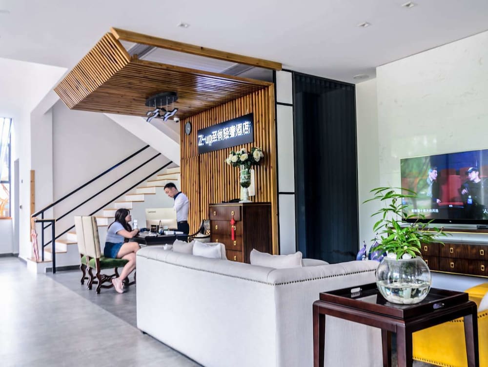 Z-Up Boutique Hotel 8/50