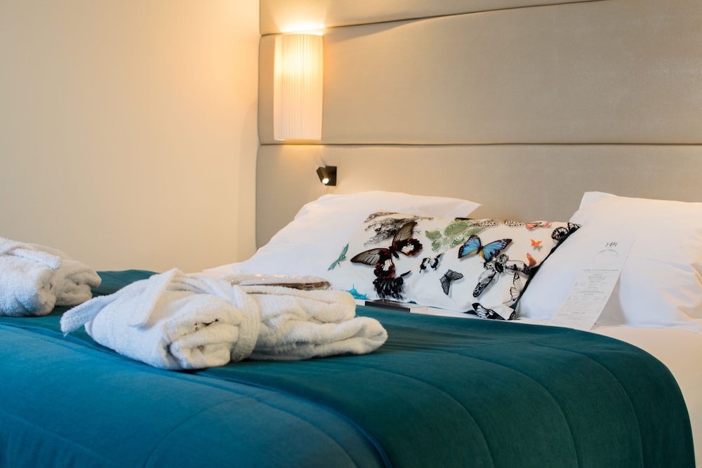 Paris Neuilly Hotel 29/64