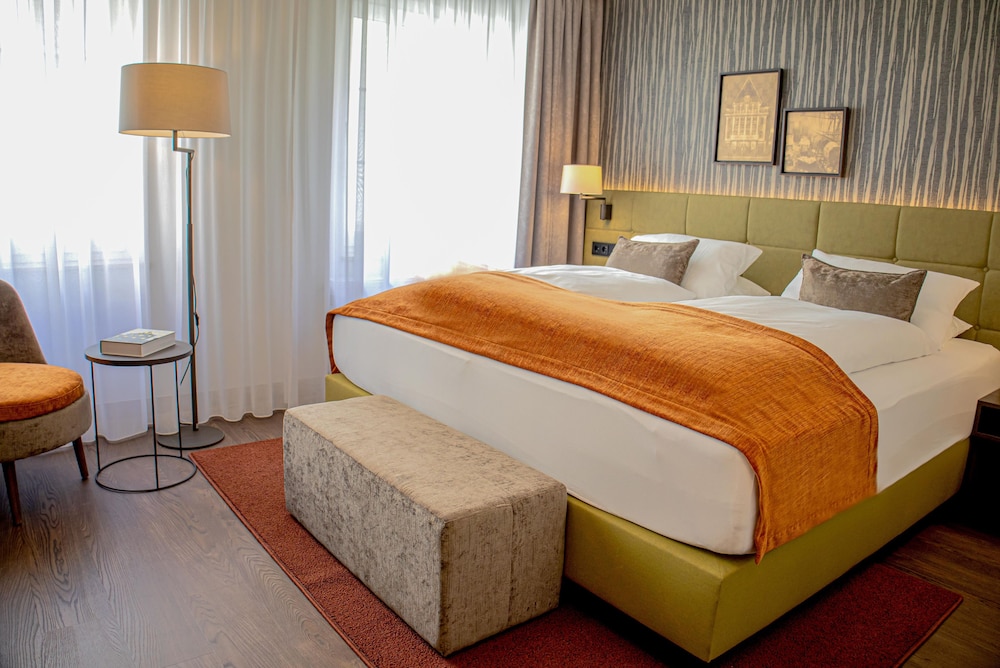 Suite, Double Bed, Living Area